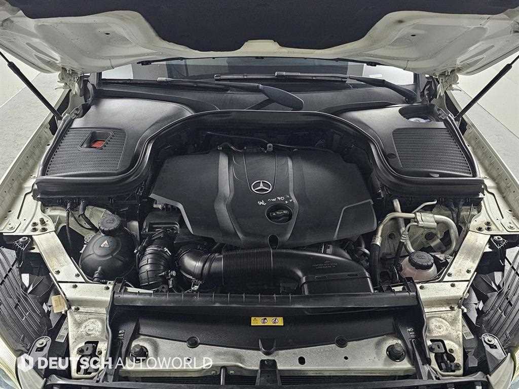 Mercedes Benz GLC Class - Vista 6