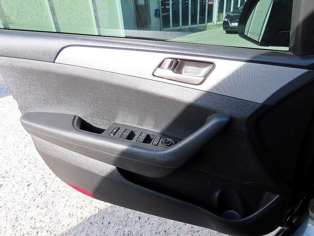 HYUNDAI Sonata - Vista 11