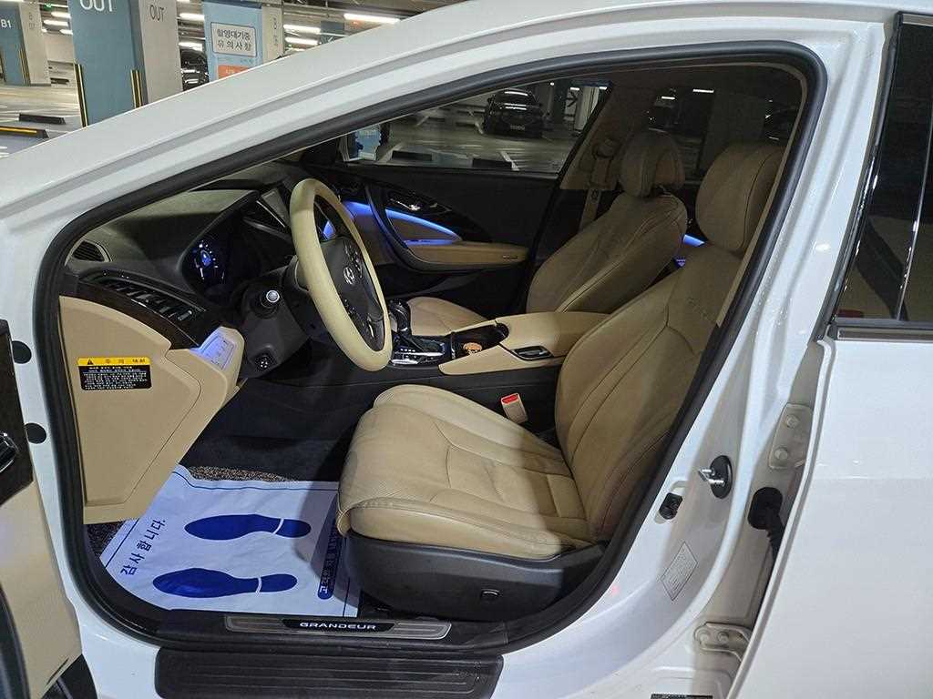 HYUNDAI Grandeur - Vista 6