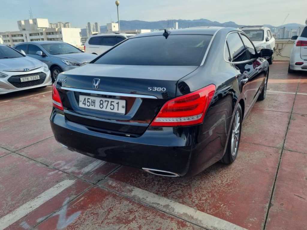 HYUNDAI Equus - Vista 7