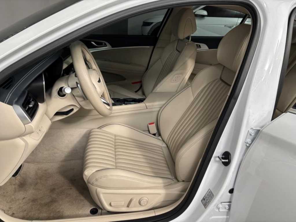 Genesis G70 - Vista 7