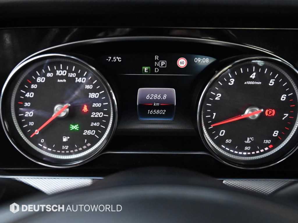 Mercedes Benz E class - Vista 8