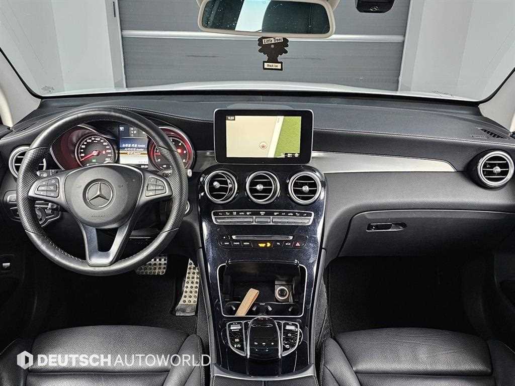 Mercedes Benz GLC Class - Vista 7