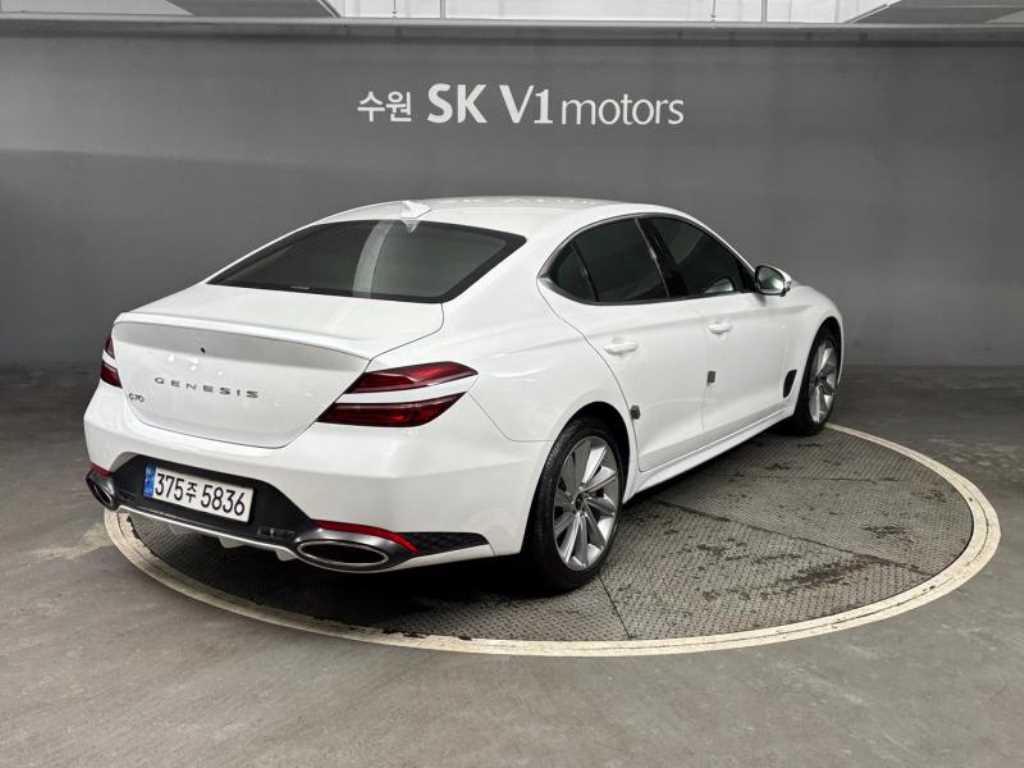 Genesis G70 - Vista 5