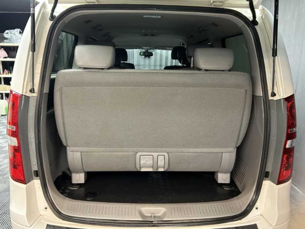 HYUNDAI Starex - Vista 5