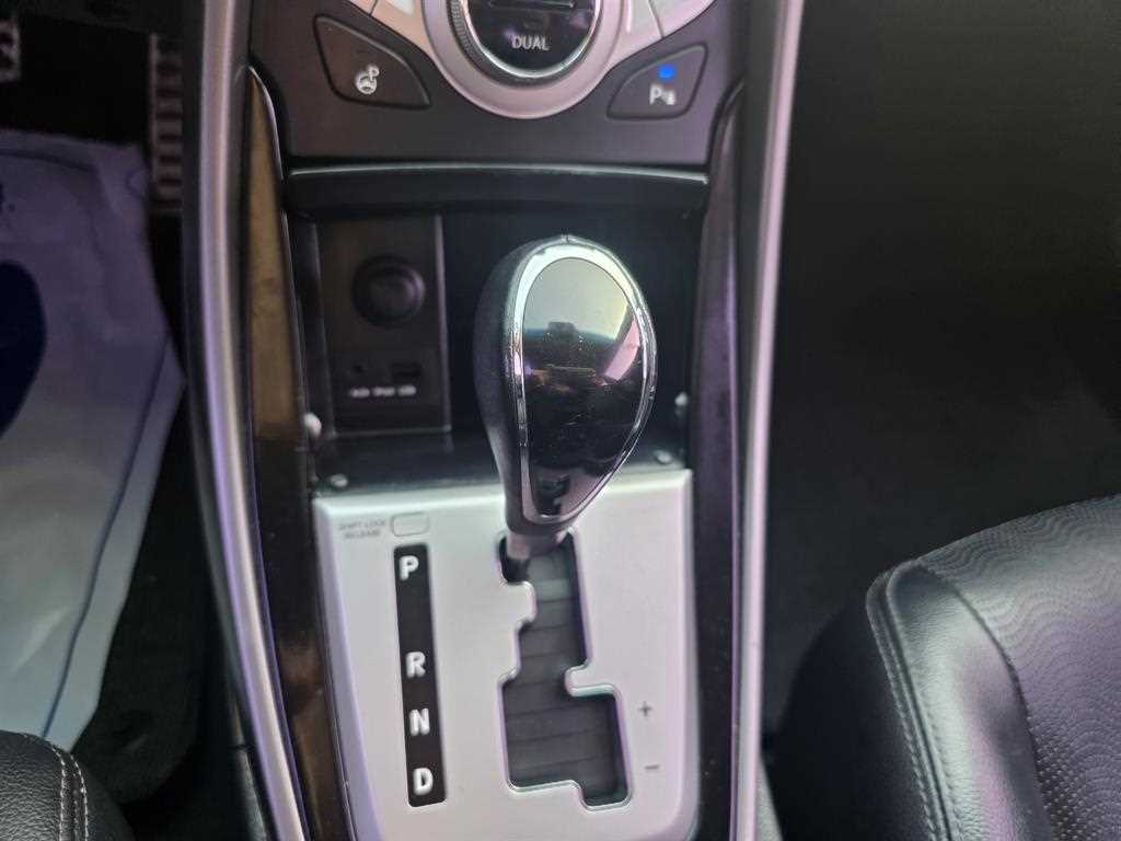 HYUNDAI Avante - Vista 12