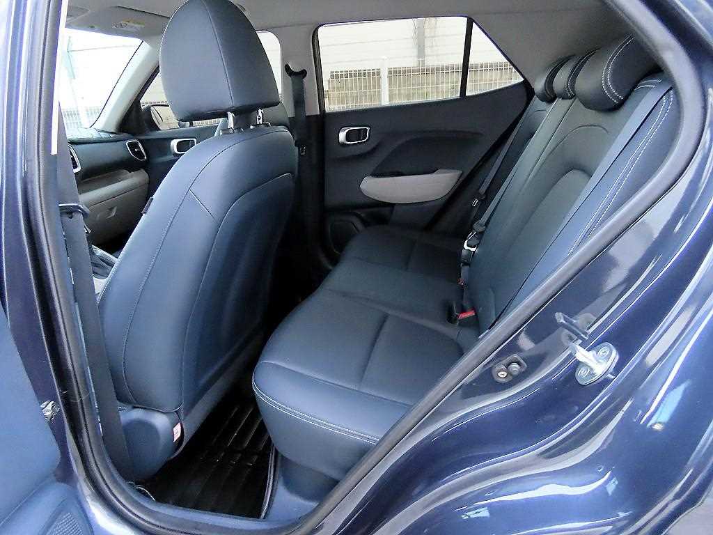 HYUNDAI Venue - Vista 6