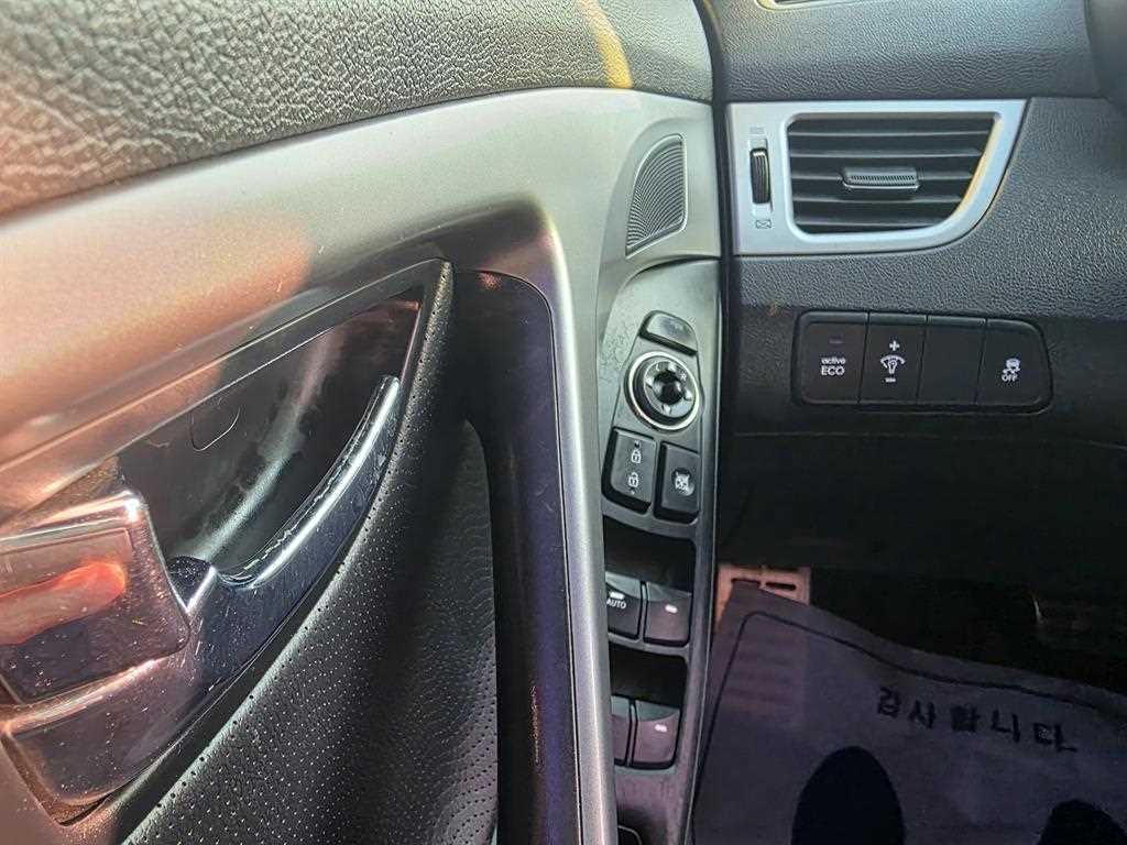 HYUNDAI Avante - Vista 10