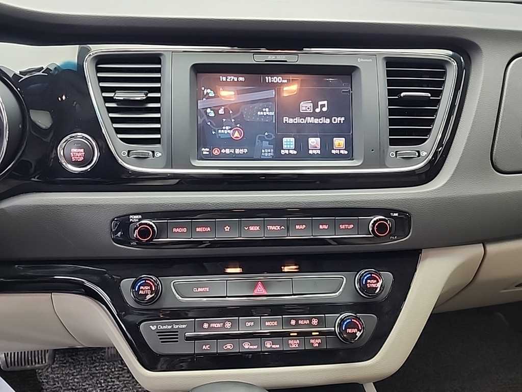 KIA Carnival - Vista 10