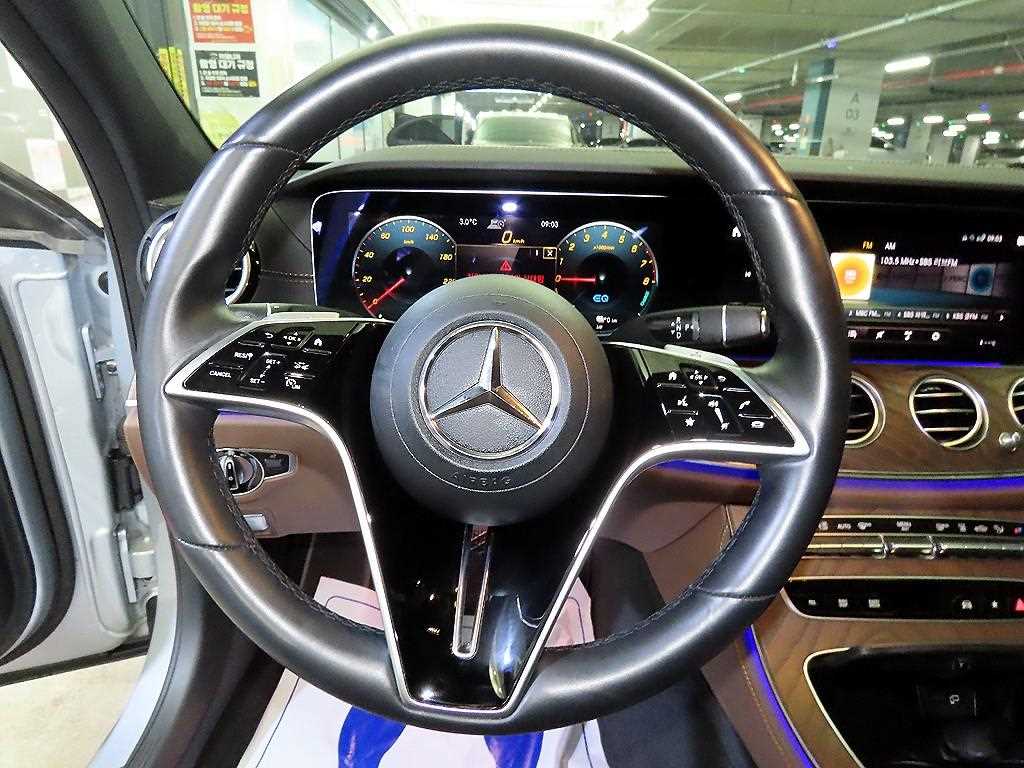 Mercedes Benz E class - Vista 8