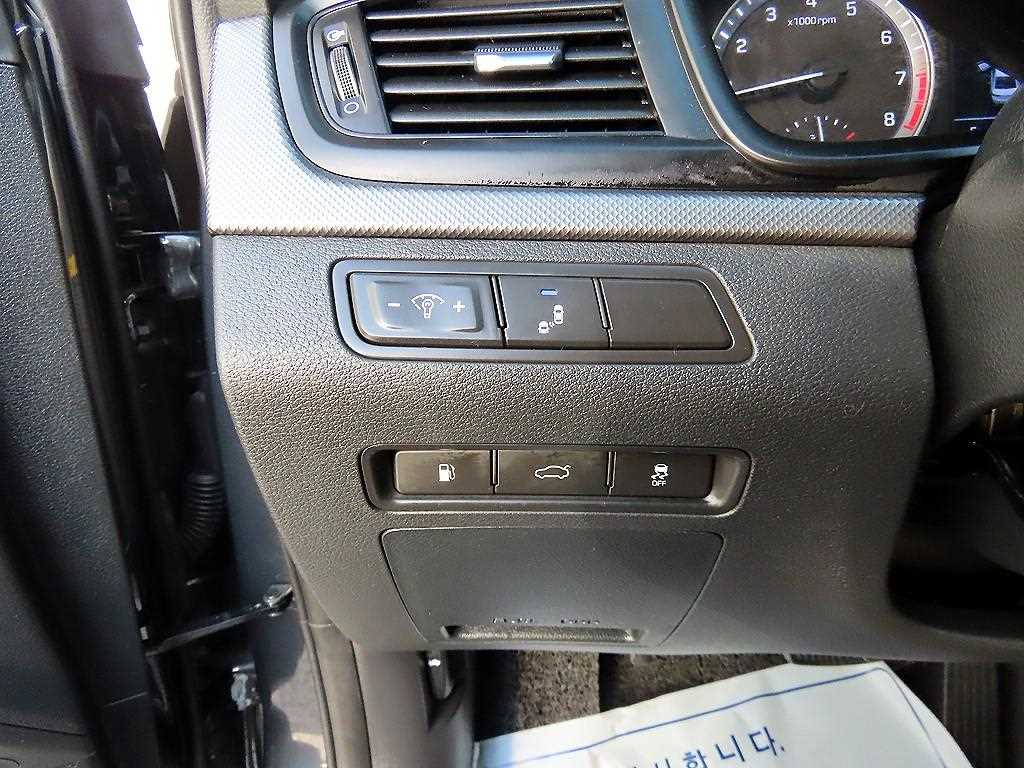 HYUNDAI Sonata - Vista 12