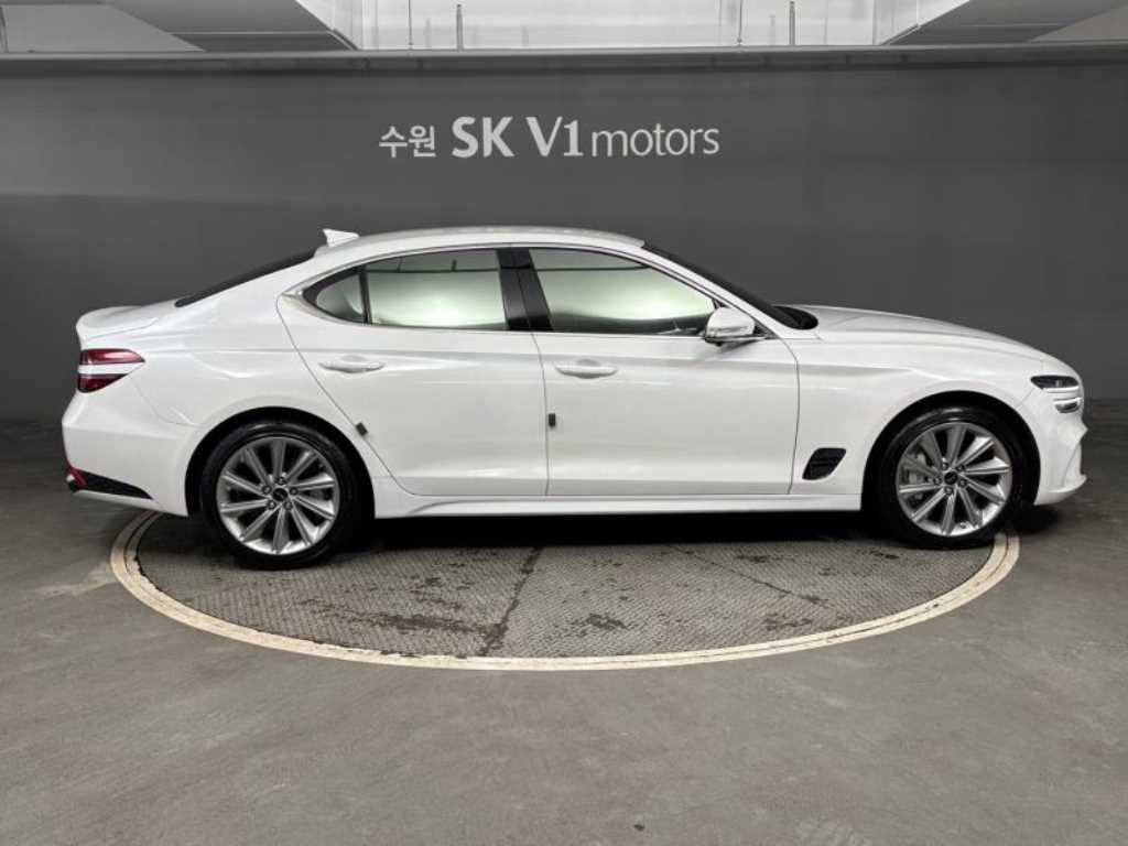 Genesis G70 - Vista 4