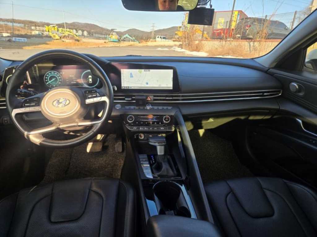 HYUNDAI Avante - Vista 12