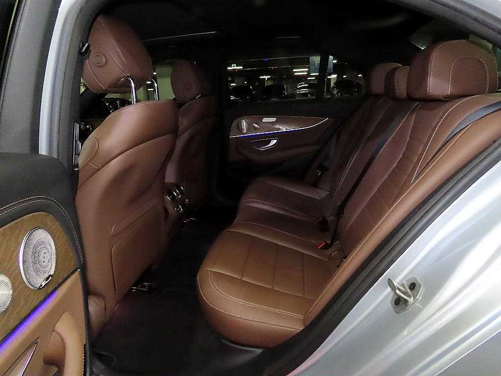 Mercedes Benz E class - Vista 7