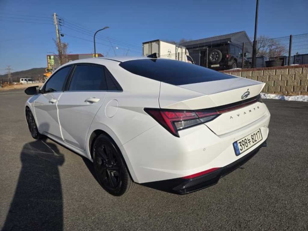 HYUNDAI Avante - Vista 6