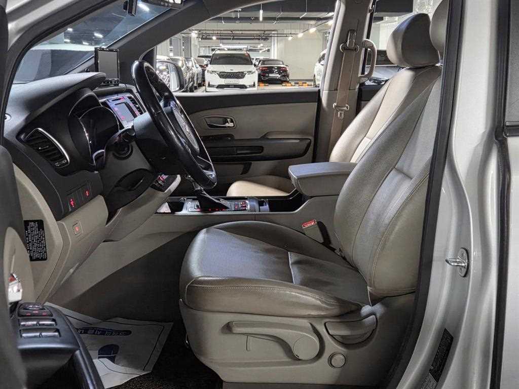 KIA Carnival - Vista 10