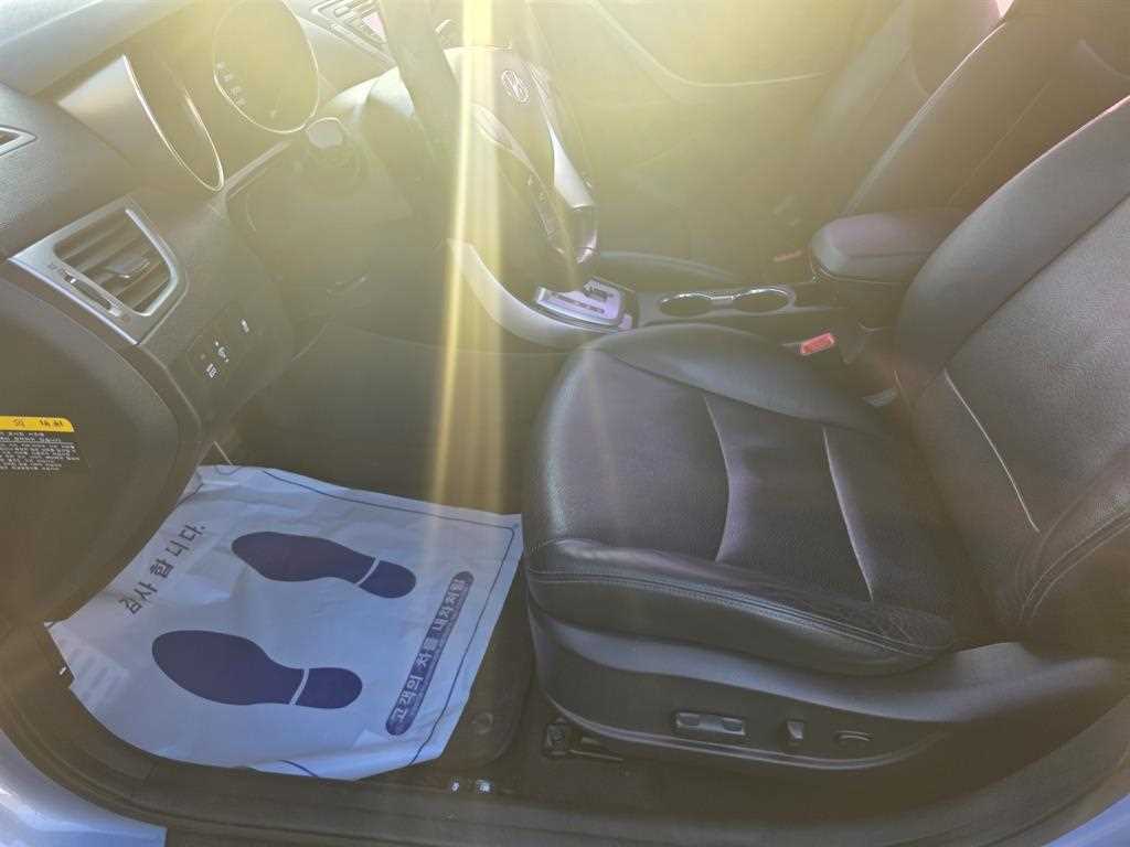 HYUNDAI Avante - Vista 9