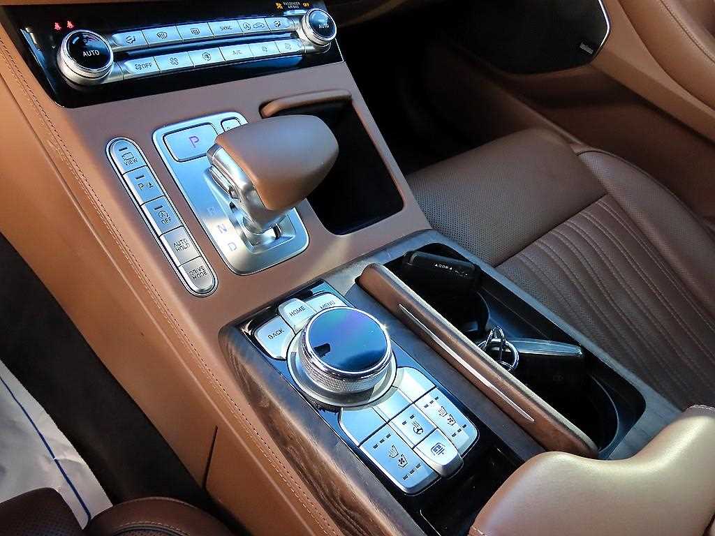 Genesis G90 - Vista 11