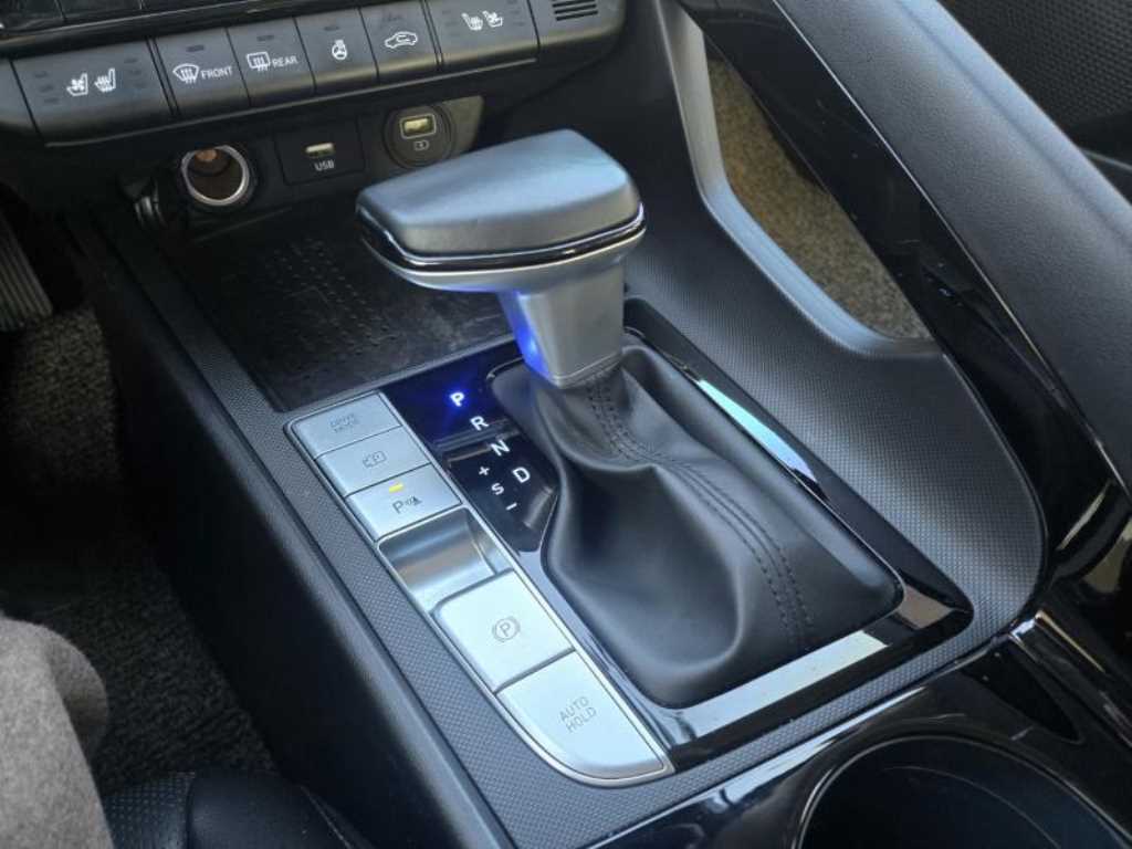 HYUNDAI Avante - Vista 10