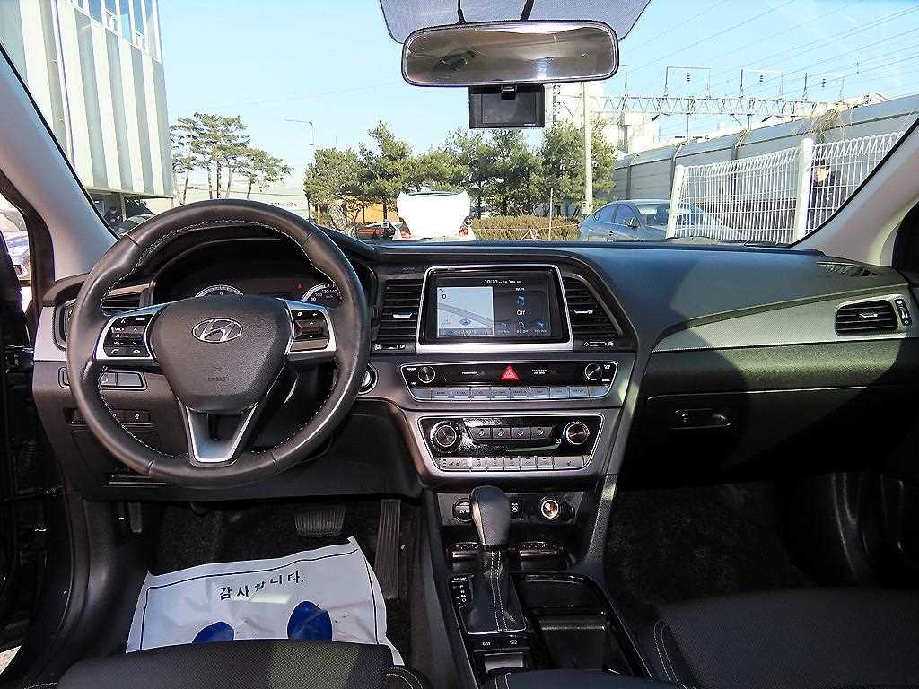 HYUNDAI Sonata - Vista 7
