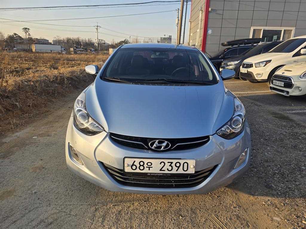 HYUNDAI Avante - Vista 2