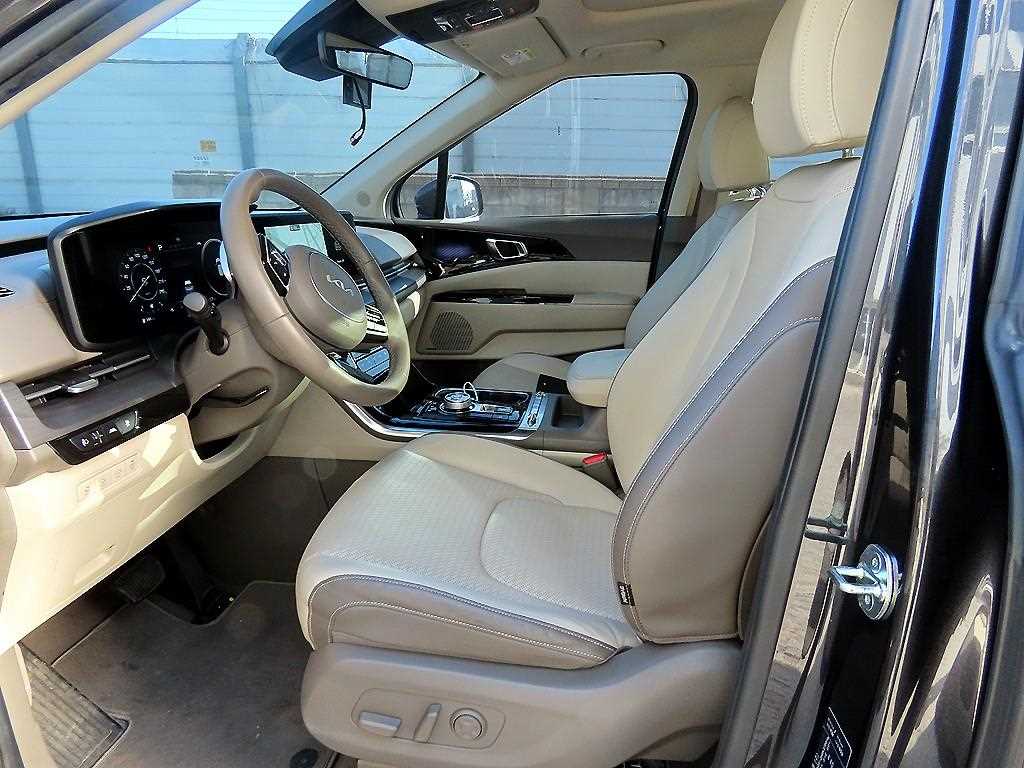 KIA Carnival - Vista 5