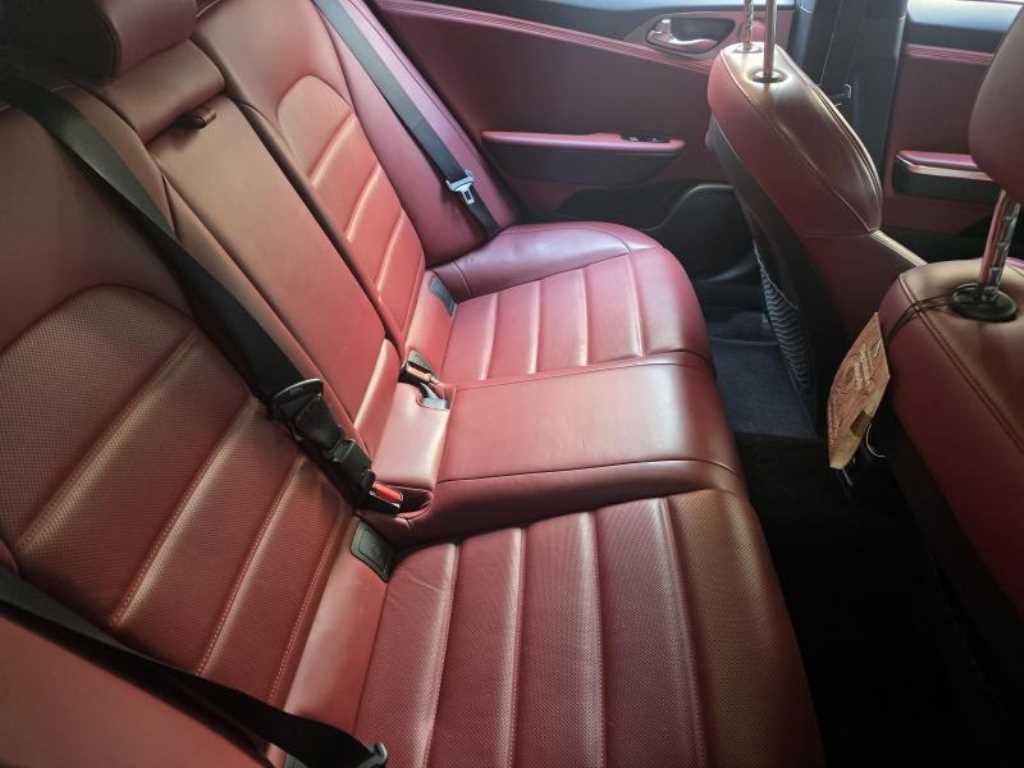 KIA Stinger - Vista 7