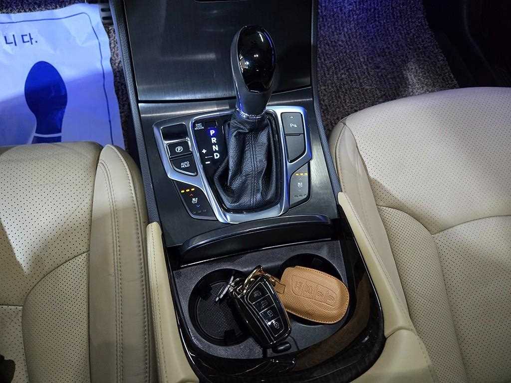 HYUNDAI Grandeur - Vista 11