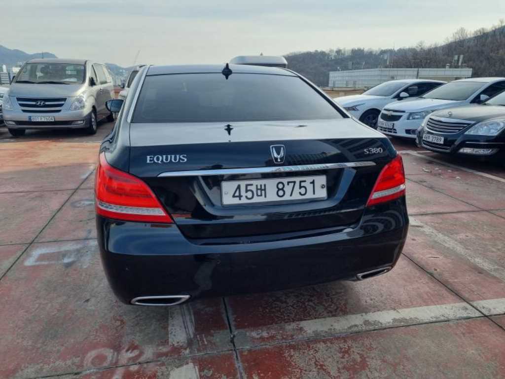 HYUNDAI Equus - Vista 8