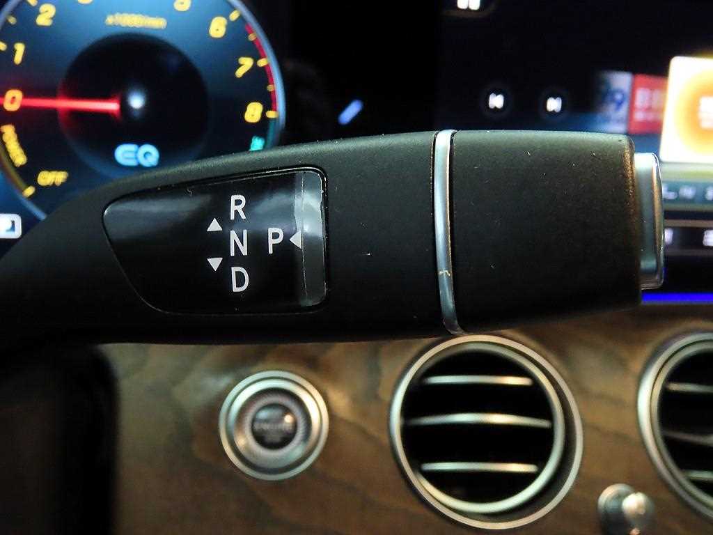 Mercedes Benz E class - Vista 12