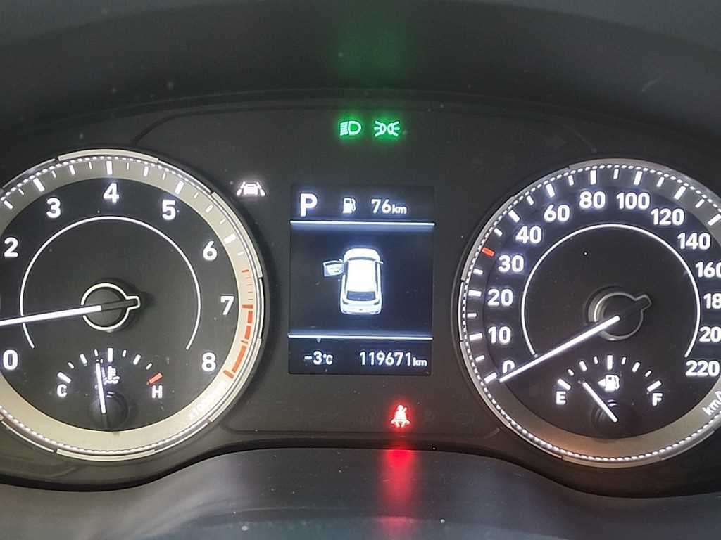 HYUNDAI Venue - Vista 6