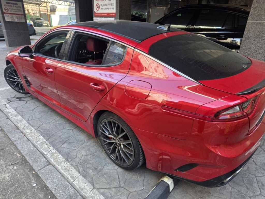 KIA Stinger - Vista 4