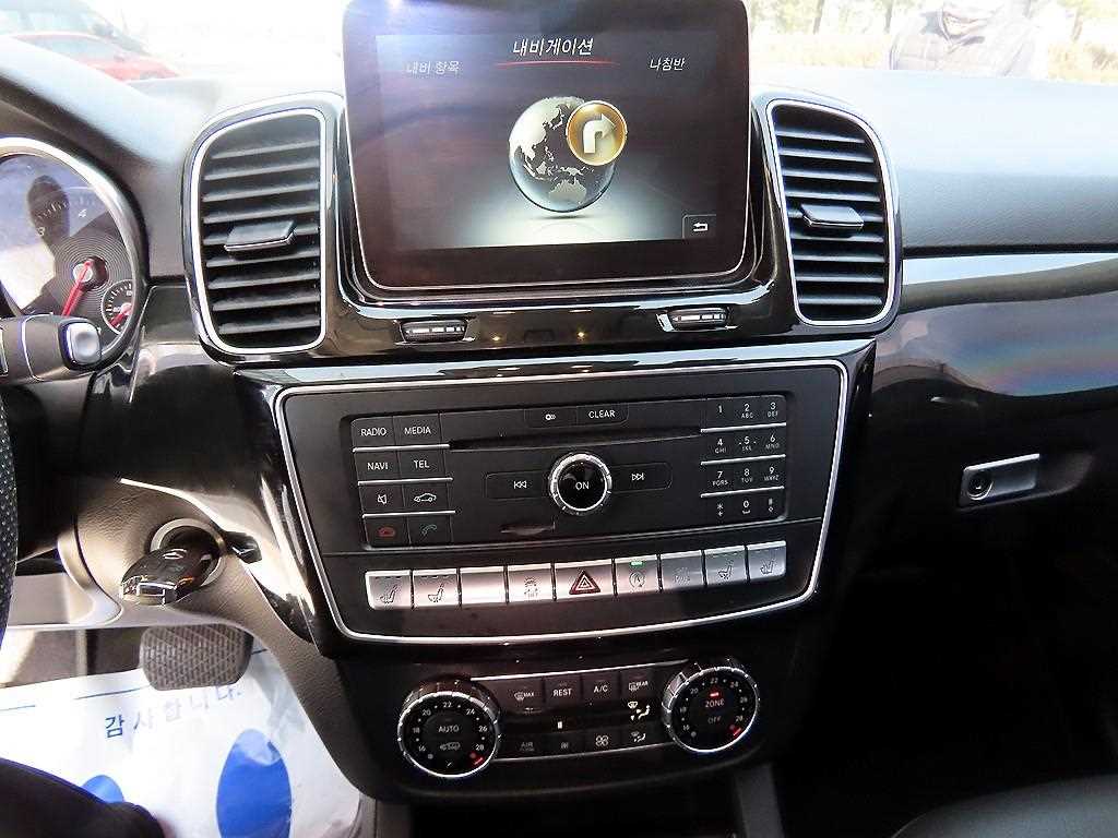 Mercedes Benz GLE Class - Vista 12