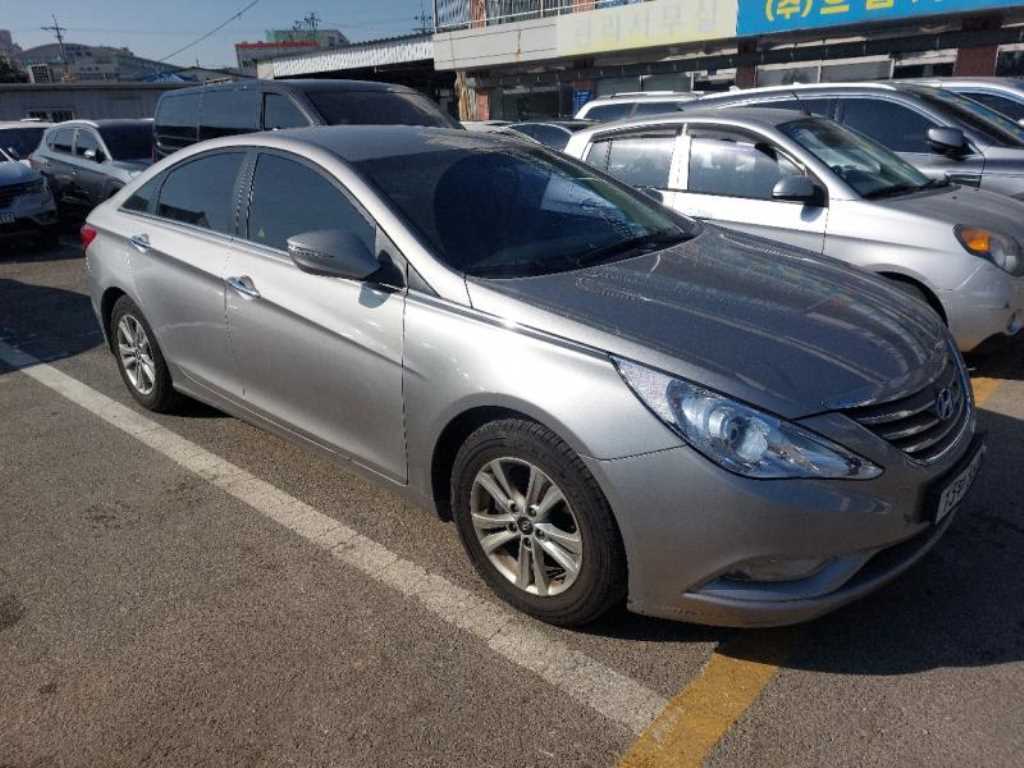 HYUNDAI Sonata - Vista 4