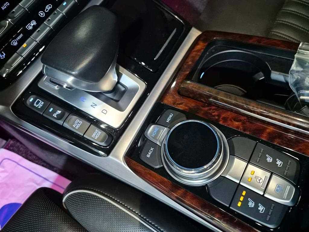 Genesis EQ900 - Vista 10