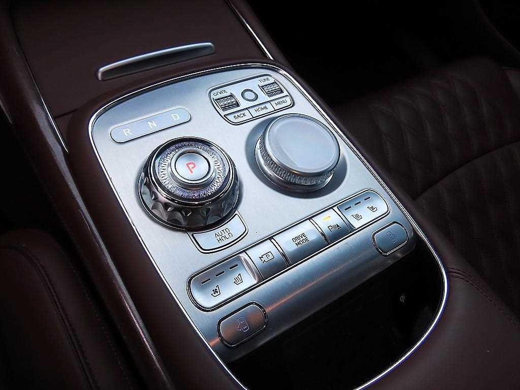 Genesis G90 - Vista 11