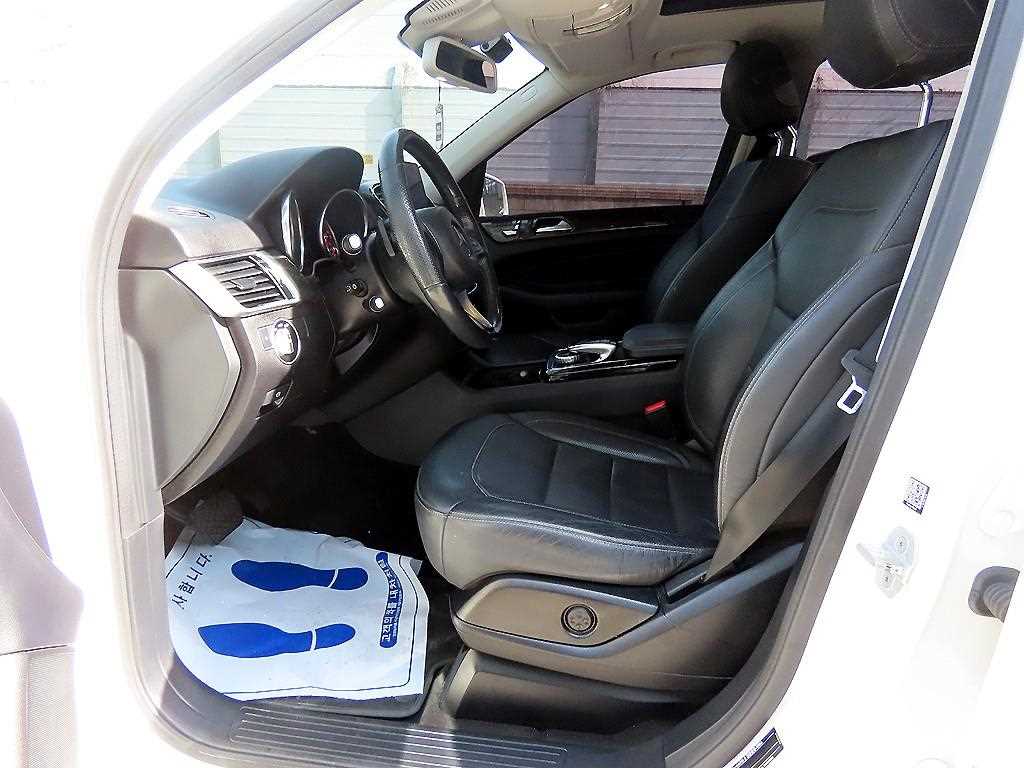 Mercedes Benz GLE Class - Vista 5