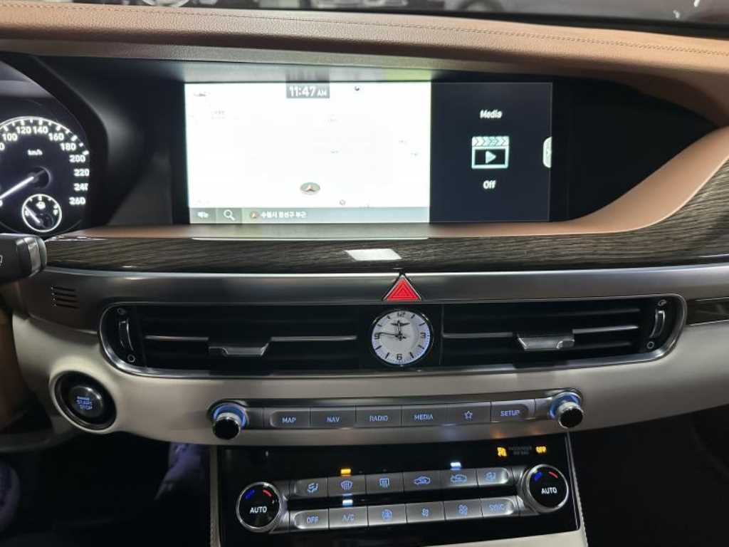 Genesis G90 - Vista 11