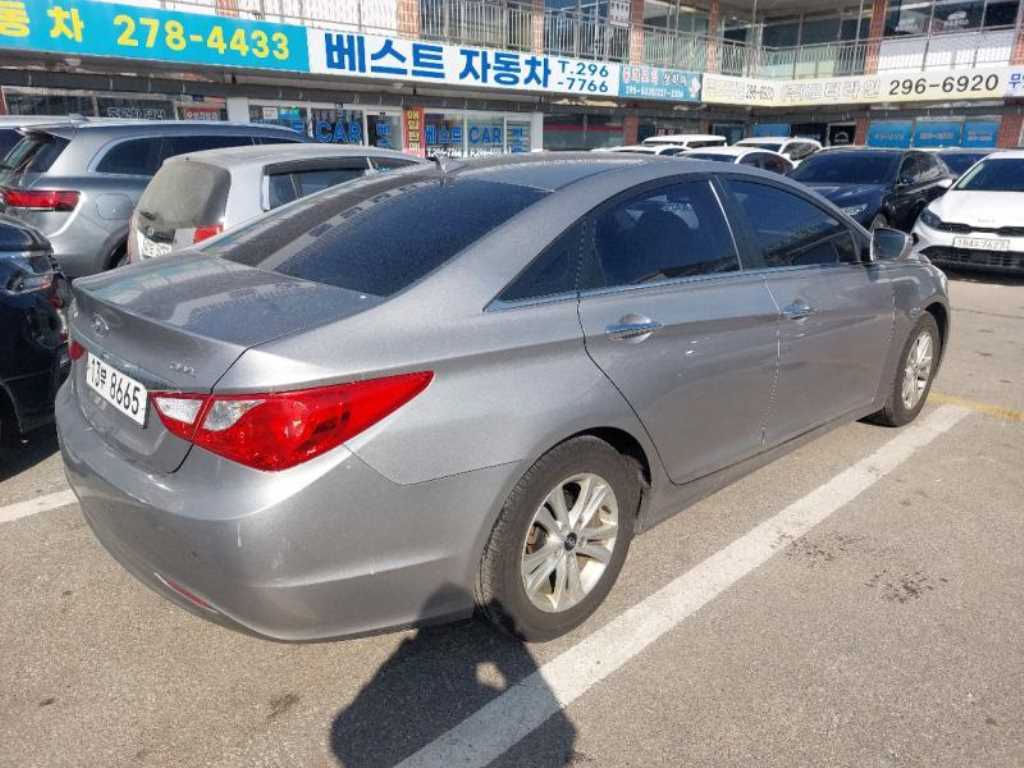 HYUNDAI Sonata - Vista 3