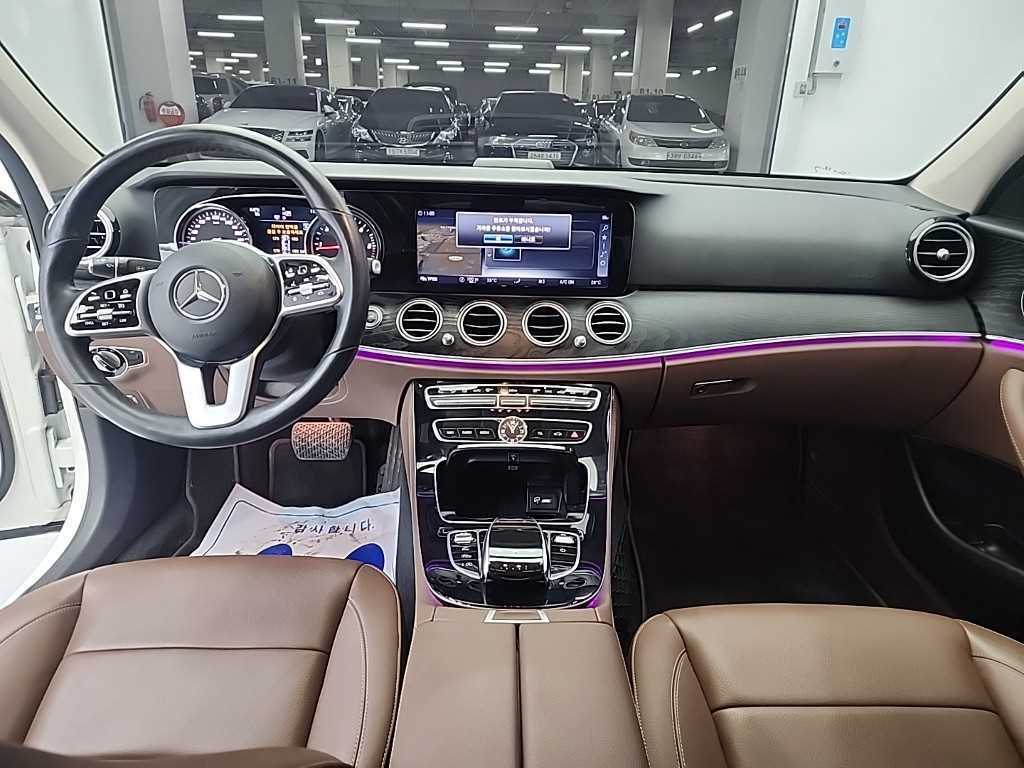 Mercedes Benz E class - Vista 7