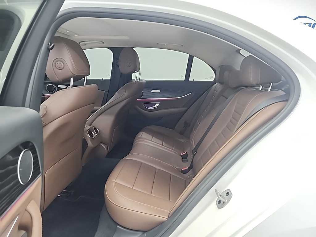 Mercedes Benz E class - Vista 12