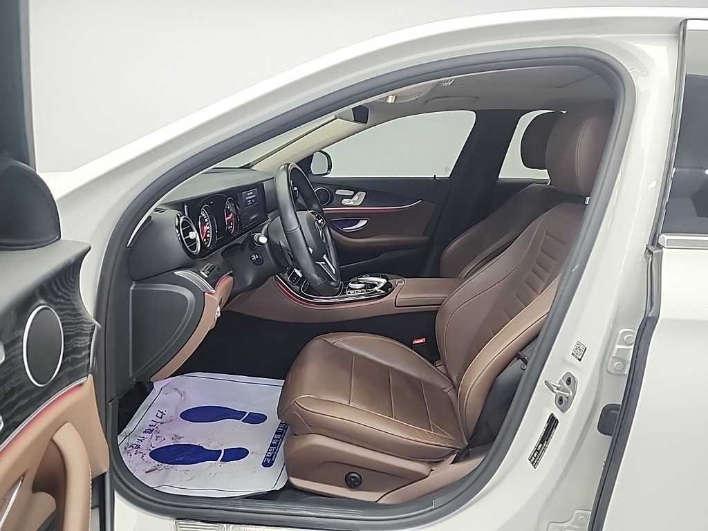 Mercedes Benz E class - Vista 11