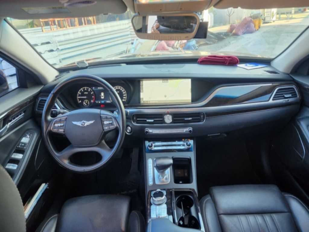 Genesis G90 - Vista 4