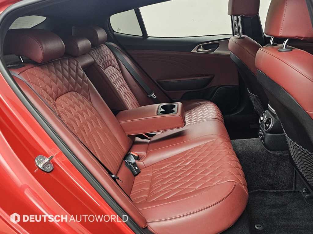 KIA Stinger - Vista 12