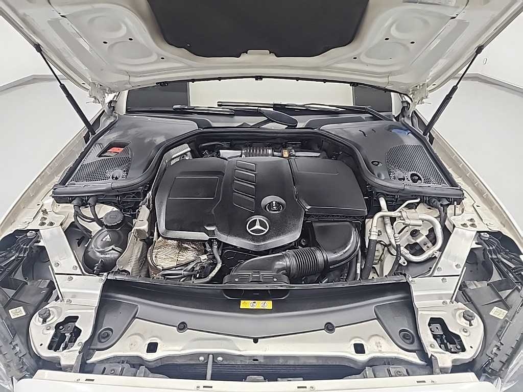 Mercedes Benz E class - Vista 5