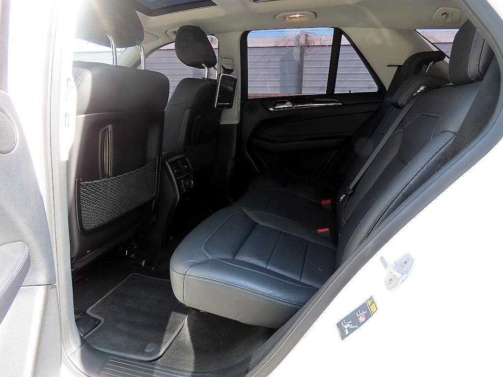 Mercedes Benz GLE Class - Vista 6