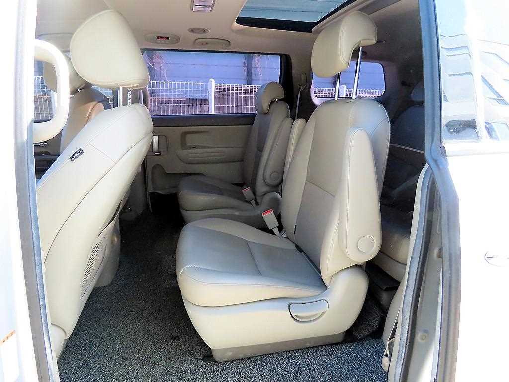 KIA Carnival - Vista 6