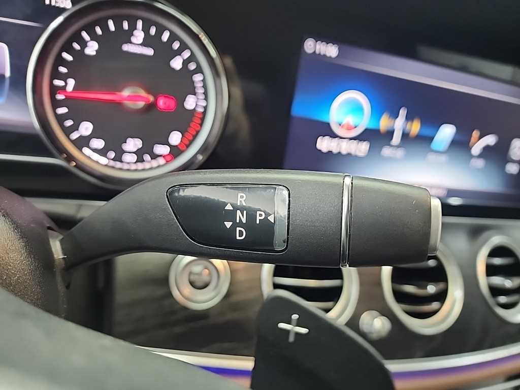 Mercedes Benz E class - Vista 8