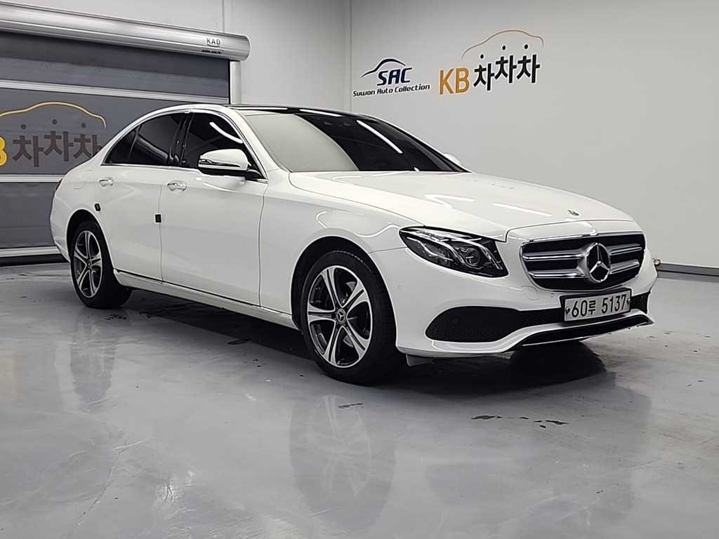 Mercedes Benz E class - Vista 4