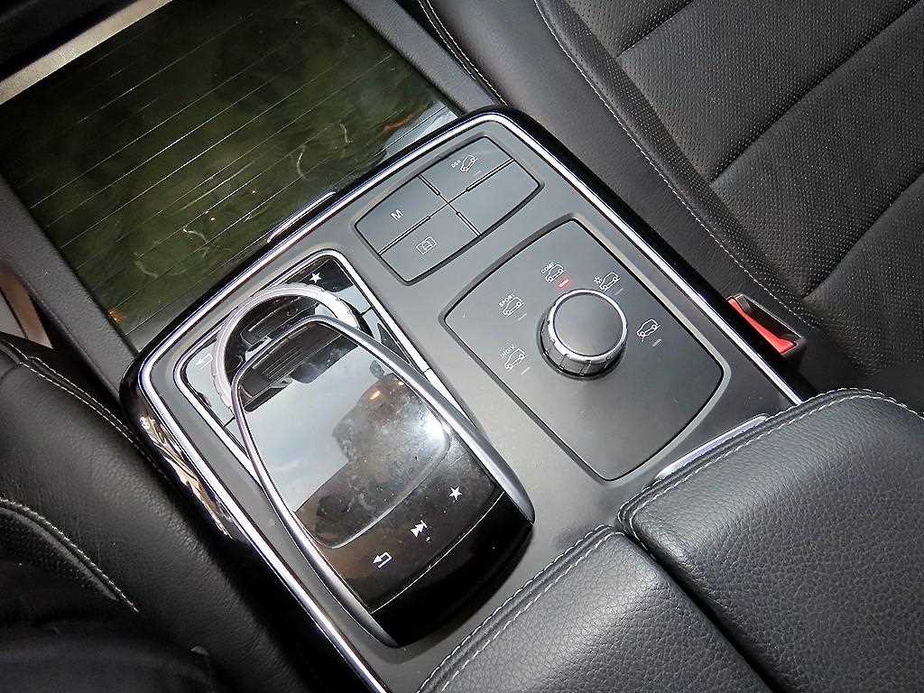 Mercedes Benz GLE Class - Vista 11